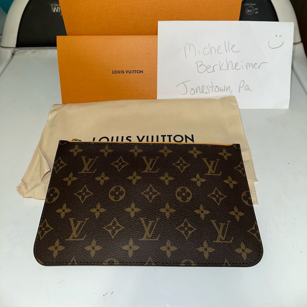 Brand new Limited edition neverfull gm wristlet mimosa